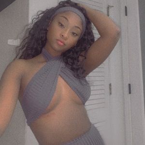 Meet your Posher, Simone